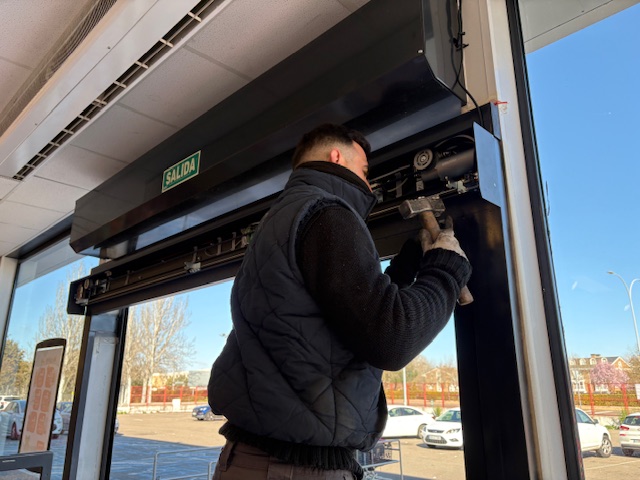 Reparación puertas de cristal automáticas Barcelona